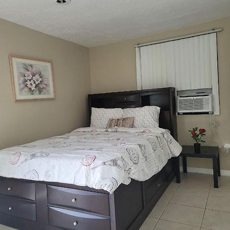 Entire Guesthouse 5 Mins To Siesta Key & Downtown ساراسوتا المظهر الخارجي الصورة