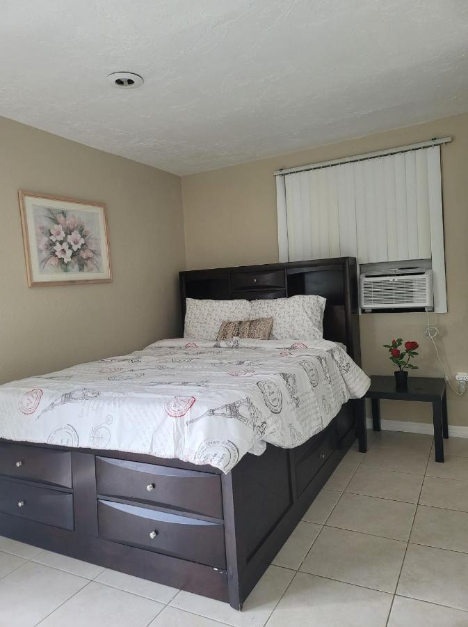 Entire Guesthouse 5 Mins To Siesta Key & Downtown ساراسوتا المظهر الخارجي الصورة