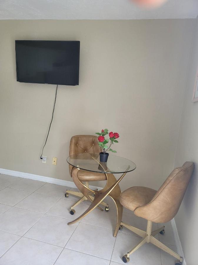 Entire Guesthouse 5 Mins To Siesta Key & Downtown ساراسوتا المظهر الخارجي الصورة