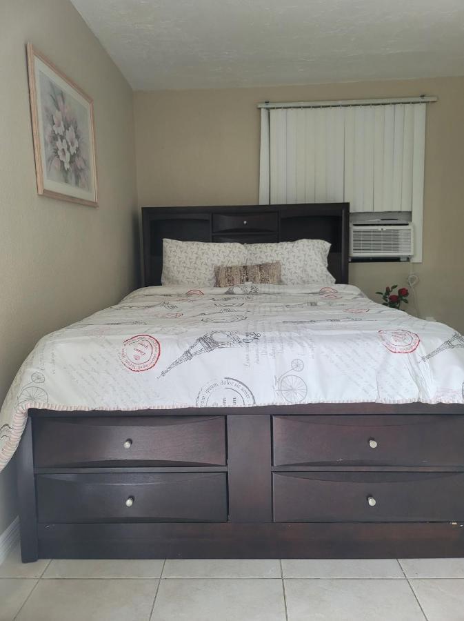 Entire Guesthouse 5 Mins To Siesta Key & Downtown ساراسوتا المظهر الخارجي الصورة